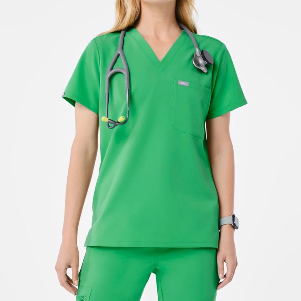FIGS Catarina One Pocket Scrub Top in Emerald Safety Green sz S